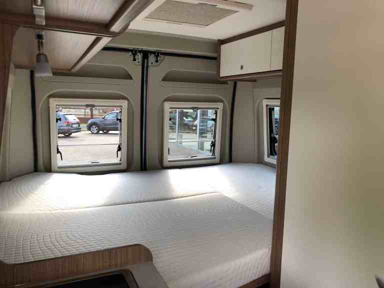 Autohaus Halstenberg Wohnmobil zur Miete Bett